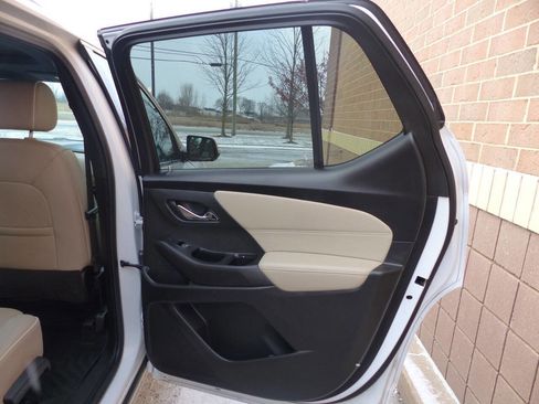 Used 2023 Chevrolet Traverse Premier image 42