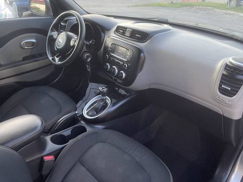 Used 2016 Kia Soul + FWD image 27