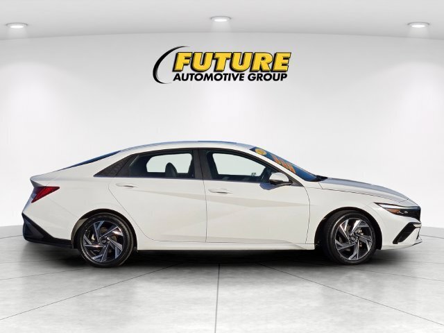 Used 2024 Hyundai Elantra Limited FWD image 4