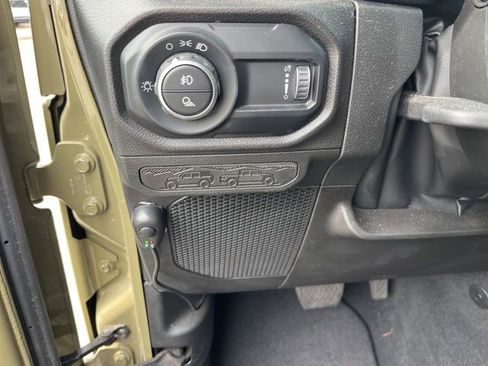 Used 2025 Jeep Gladiator Sport AWD/4WD image 31