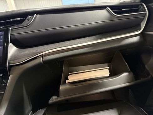 Used 2023 Jeep Grand Cherokee Limited image 22