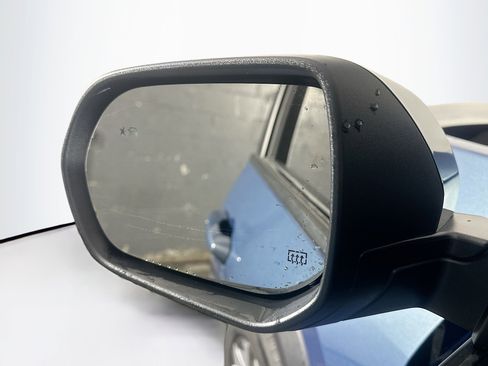 Used 2025 Chevrolet Equinox LT FWD image 16