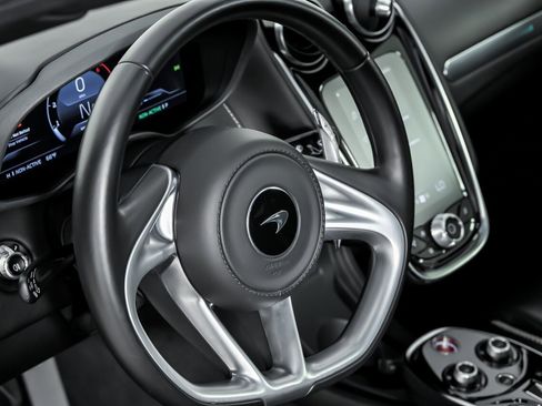 Used 2021 McLaren GT image 24