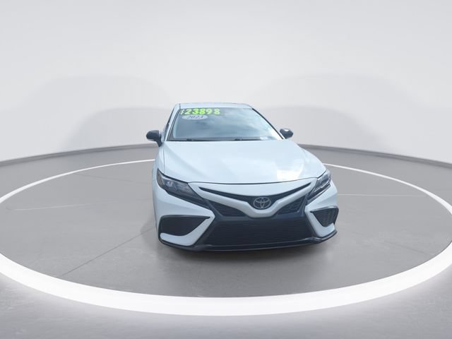 Used 2023 Toyota Camry SE FWD image 3