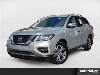 Used 2017 Nissan Pathfinder S image 1