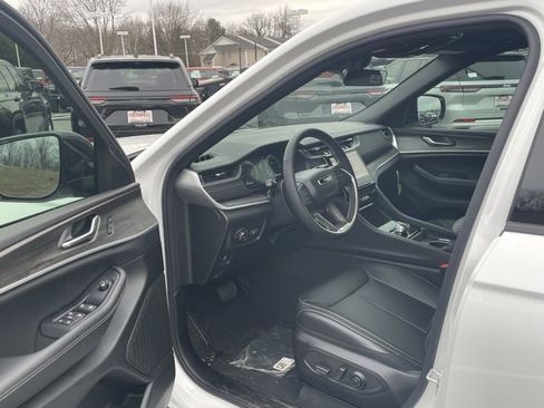 New 2025 Jeep Grand Cherokee L Limited image 15