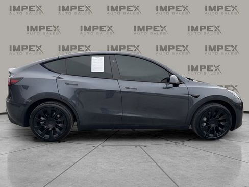 Used 2024 Tesla Model Y Long Range image 7