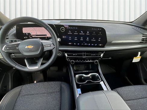 New 2026 Chevrolet Traverse LT w/ Sun and Wheel Package image 2