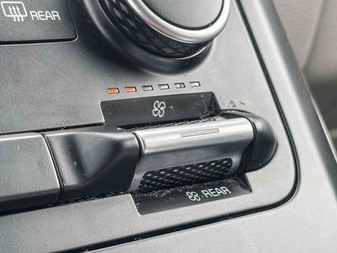 Used 2024 Kia Carnival LX image 31