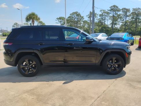 Certified 2023 Jeep Grand Cherokee Altitude AWD/4WD image 4