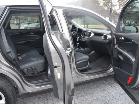 Used 2019 Kia Sorento LX image 53