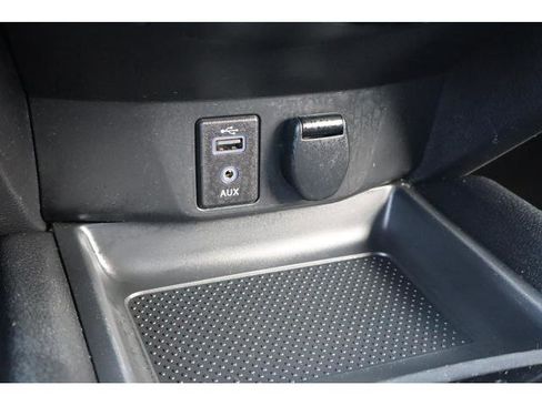 Used 2017 Nissan Rogue SV AWD/4WD image 15