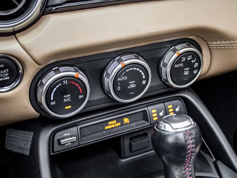 Used 2017 MAZDA MX-5 Miata RF Grand Touring image 28