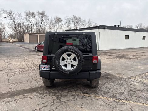 Used 2012 Jeep Wrangler Unlimited Sport AWD/4WD image 4
