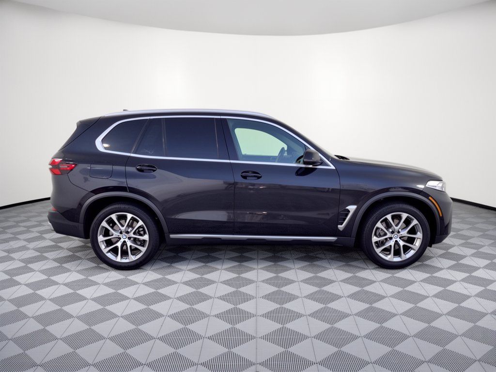 Used 2025 BMW X5 xDrive40i w/ Premium Package AWD/4WD image 8