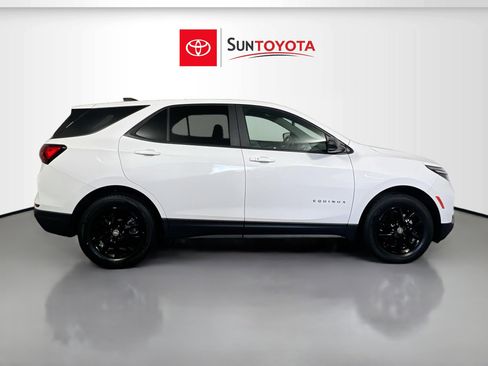 Used 2023 Chevrolet Equinox LS w/ LS Convenience Package image 2