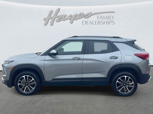Used 2025 Chevrolet TrailBlazer LT AWD/4WD image 5