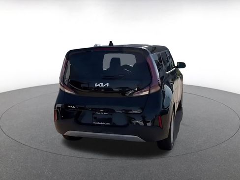 Used 2025 Kia Soul LX w/ LX Technology Package FWD image 12