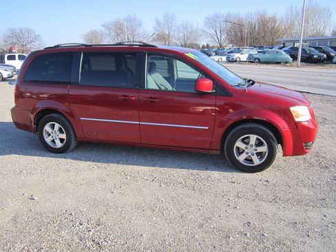 Used 2009 Dodge Grand Caravan SXT w/ Entertainment Group 2 image 5