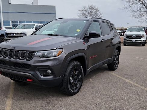 Used 2024 Jeep Compass Trailhawk image 2