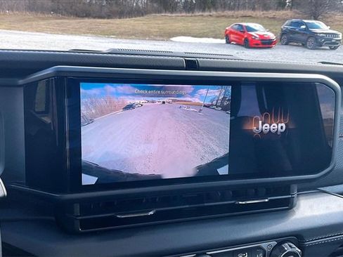 Used 2025 Jeep Wrangler Unlimited Rubicon image 21