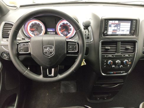 Used 2019 Dodge Grand Caravan SE FWD image 22