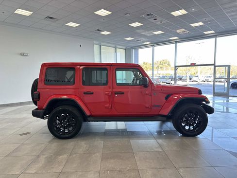 Used 2025 Jeep Wrangler Unlimited Sahara image 4