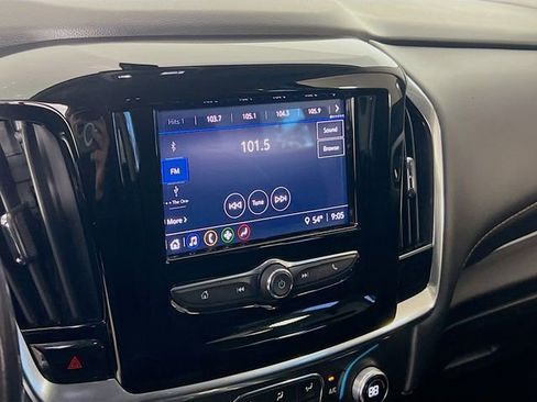 Used 2021 Chevrolet Traverse LT image 16