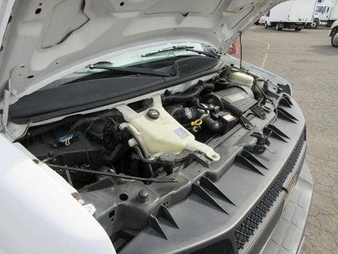 Used 2015 Chevrolet Express 3500 image 37
