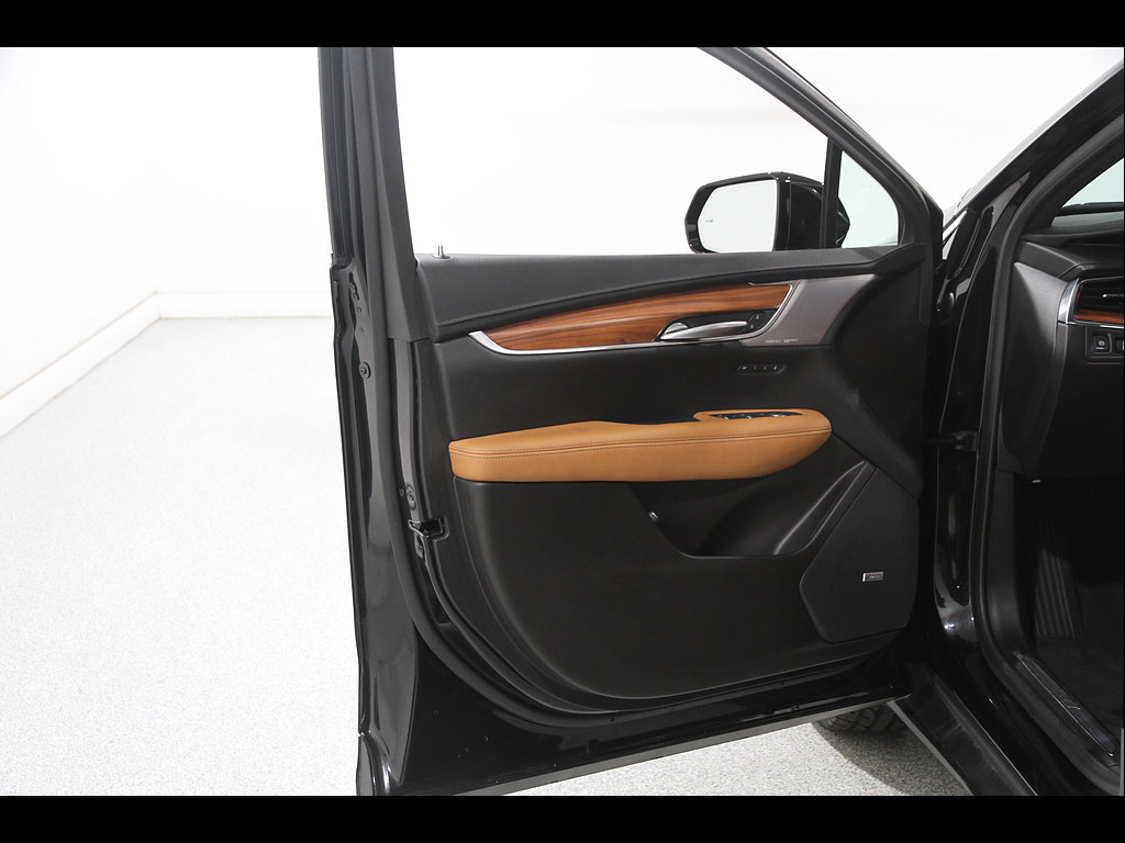 Used 2023 Cadillac XT5 Premium Luxury w/ LPO, Floor Liner Package AWD/4WD image 4