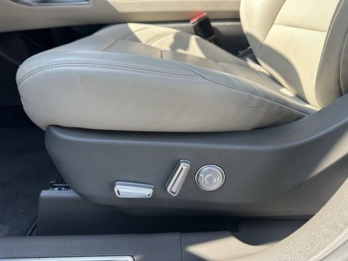 Used 2024 Lincoln Nautilus Premier image 12