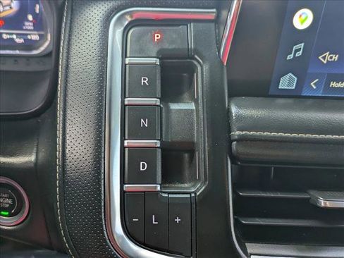 Used 2022 Chevrolet Suburban Premier image 14