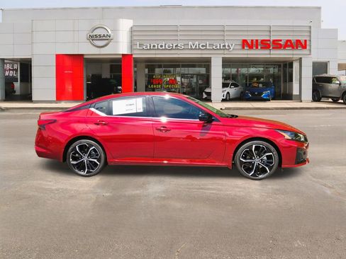 New 2026 Nissan Altima 2.5 SR FWD image 2
