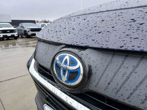 Used 2023 Toyota Venza LE image 31