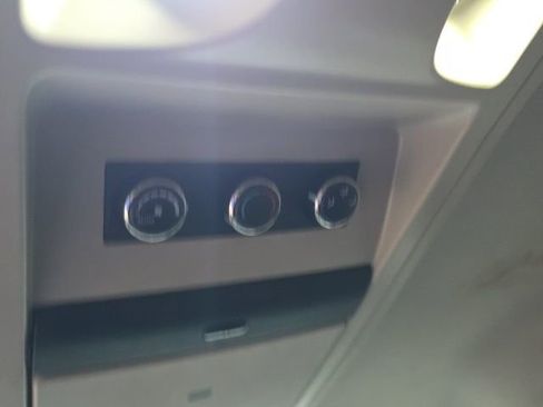 Used 2015 Chrysler Town & Country Touring image 21