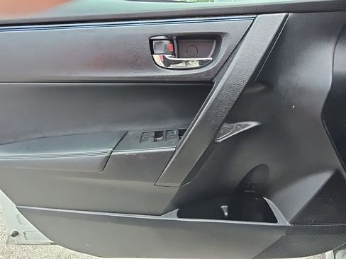 Used 2018 Toyota Corolla SE w/ Body Protection Package FWD image 9