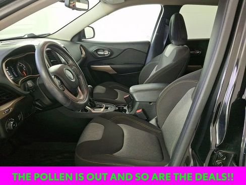 Used 2018 Jeep Cherokee Latitude w/ Altitude Package image 15