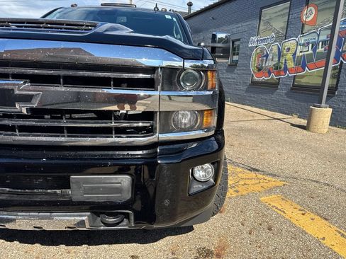 Used 2019 Chevrolet Silverado 2500 High Country AWD/4WD image 3