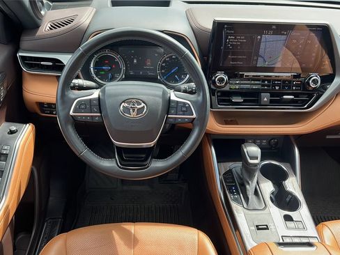 Used 2022 Toyota Highlander Platinum AWD/4WD image 14