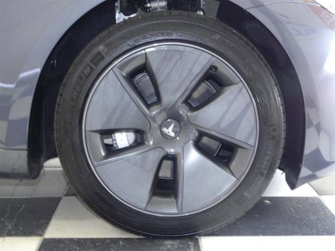 Used 2023 Tesla Model 3 Standard Range image 32