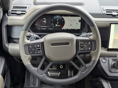 Used 2025 Land Rover Defender 110 image 22
