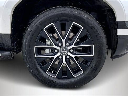 Certified 2025 Lexus GX 550 image 8