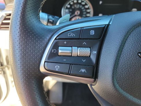 Used 2025 Genesis G70 2.5T image 35