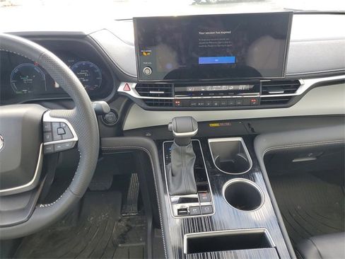 Used 2025 Toyota Sienna XSE image 15
