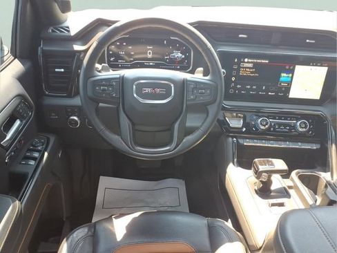 Used 2024 GMC Sierra 1500 AT4 w/ Technology Package AWD/4WD image 4