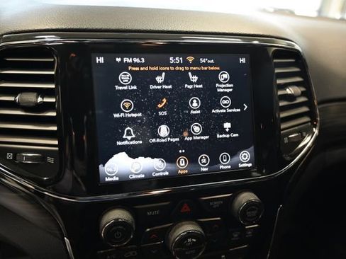 Used 2021 Jeep Grand Cherokee Laredo X image 15