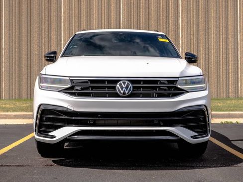 Used 2024 Volkswagen Tiguan SE R-Line AWD/4WD image 3