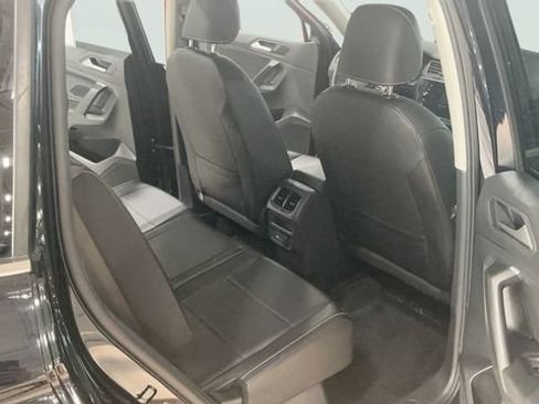 Used 2021 Volkswagen Tiguan SE AWD/4WD image 15