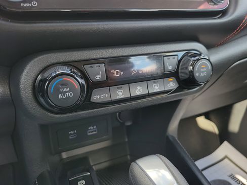 Used 2023 Nissan Kicks SR w/ SR Premium Package image 23