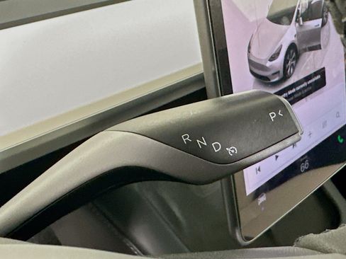 Used 2023 Tesla Model Y Long Range AWD/4WD image 24